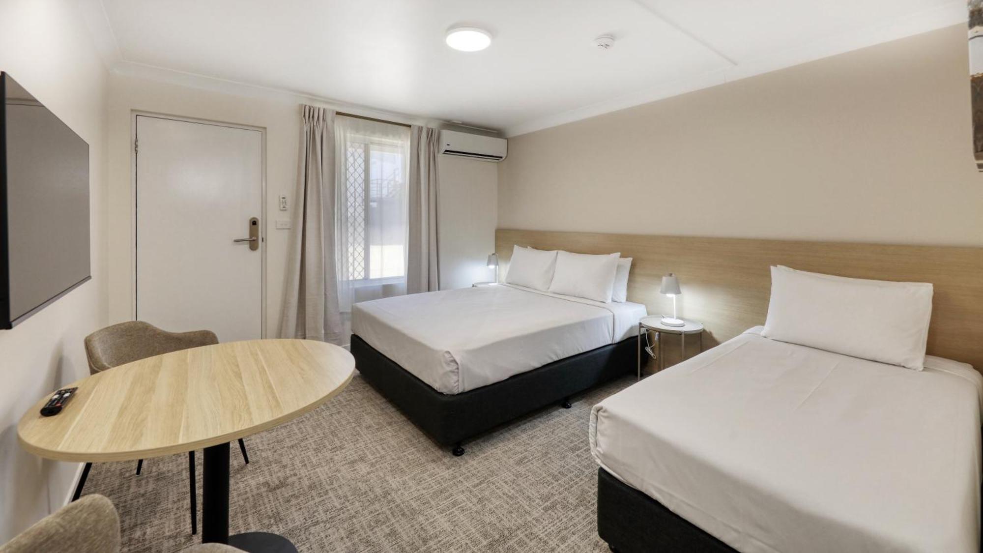 The Phoenix Artesian Spa Resort And Accommodation โมรี ภายนอก รูปภาพ