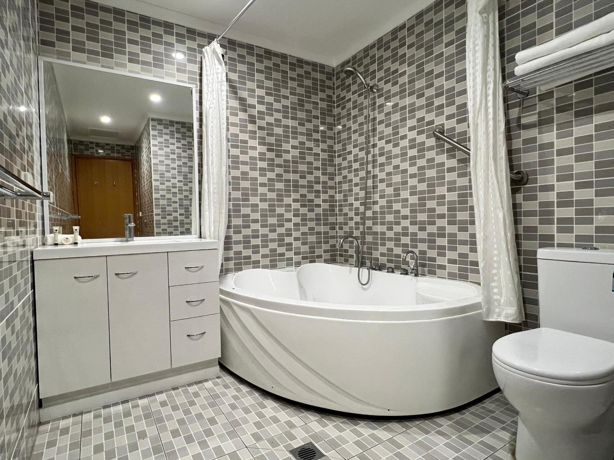 The Phoenix Artesian Spa Resort And Accommodation โมรี ภายนอก รูปภาพ