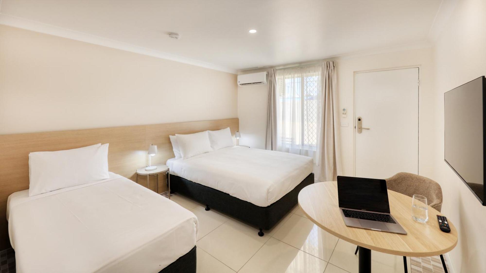 The Phoenix Artesian Spa Resort And Accommodation โมรี ภายนอก รูปภาพ