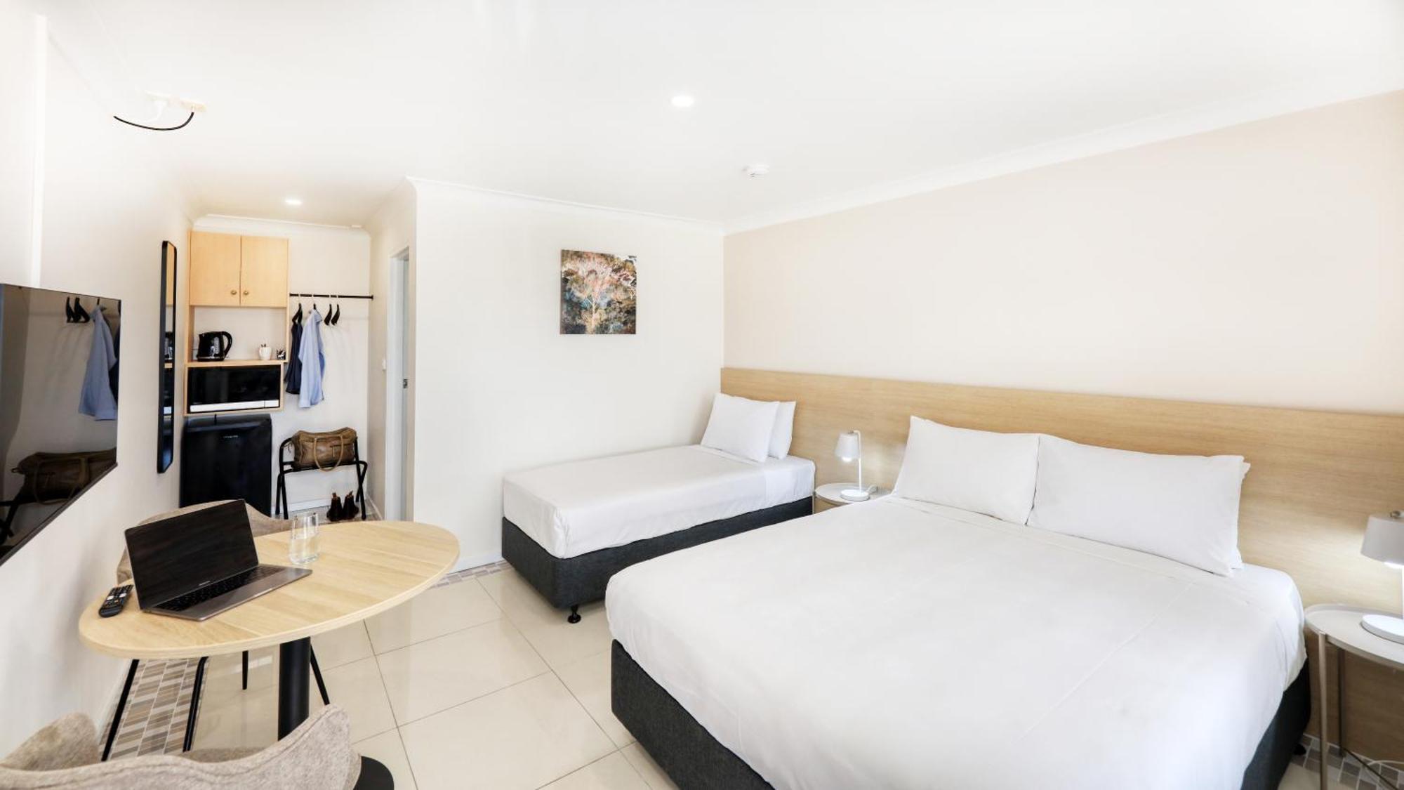 The Phoenix Artesian Spa Resort And Accommodation โมรี ภายนอก รูปภาพ
