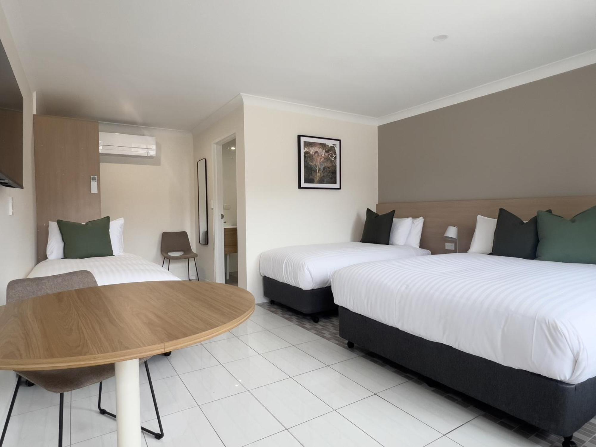 The Phoenix Artesian Spa Resort And Accommodation โมรี ภายนอก รูปภาพ