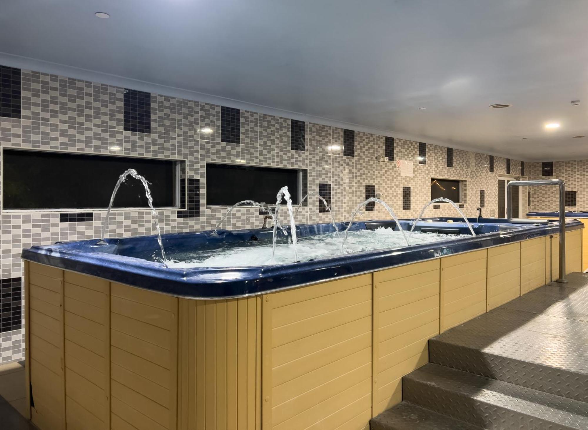 The Phoenix Artesian Spa Resort And Accommodation โมรี ภายนอก รูปภาพ